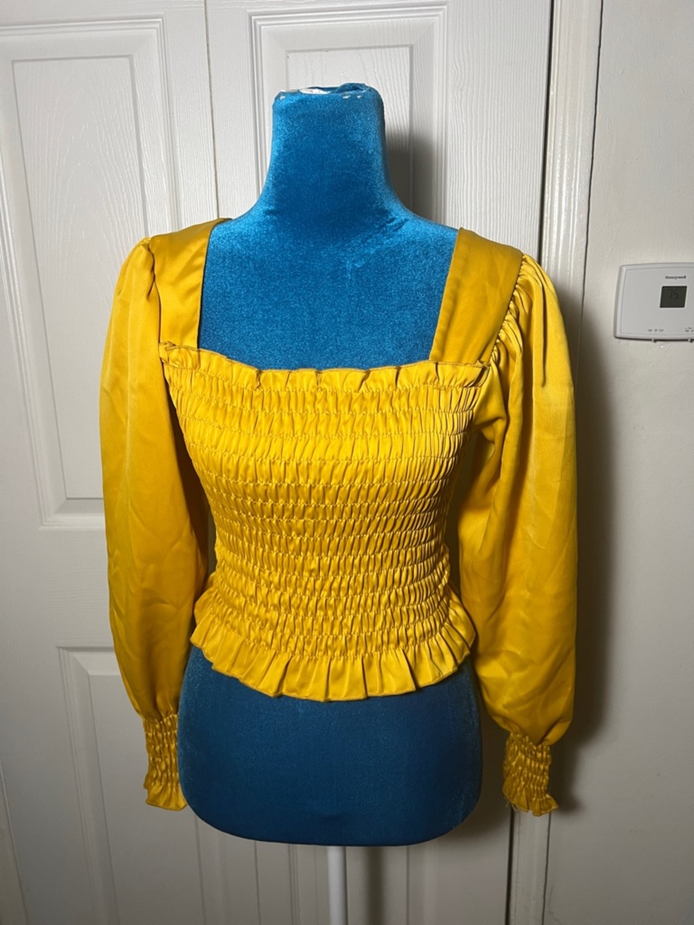 Lisa Says Gah Smocked Yellow Top Women’s Small